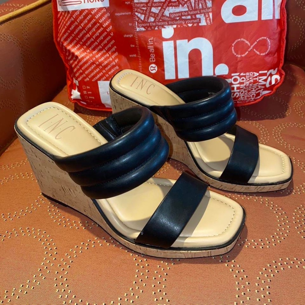 Black wedges